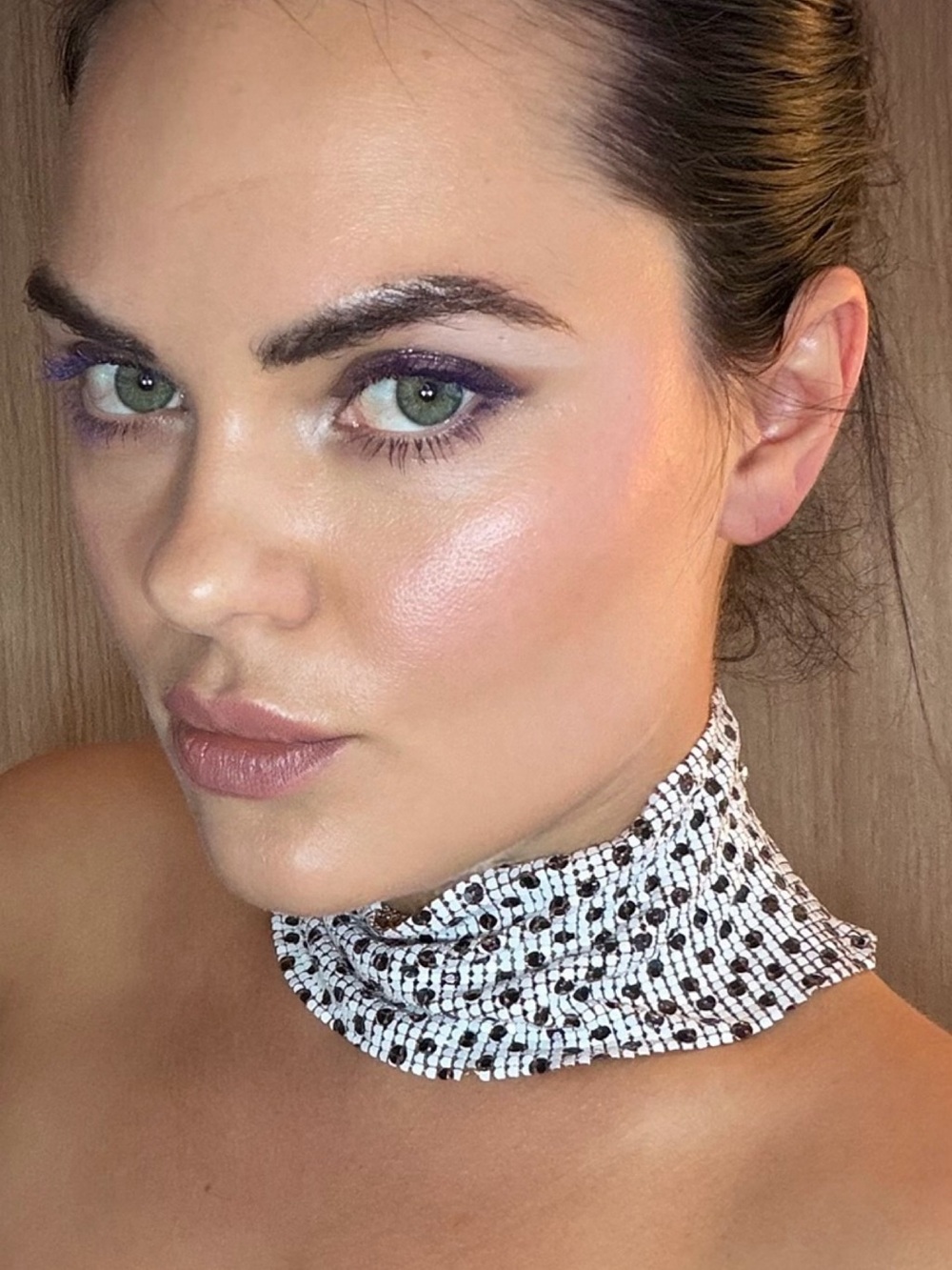 Necklace black and white chocker style